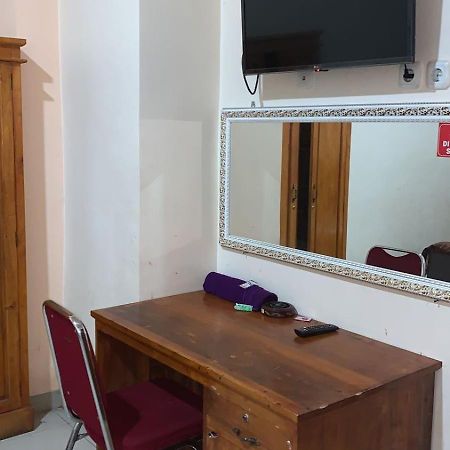 Wisma Reza Palopo Motel Buitenkant foto