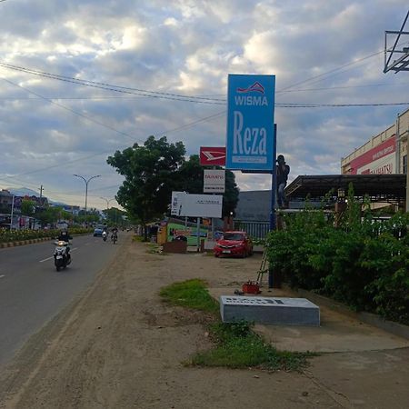 Wisma Reza Palopo Motel Buitenkant foto