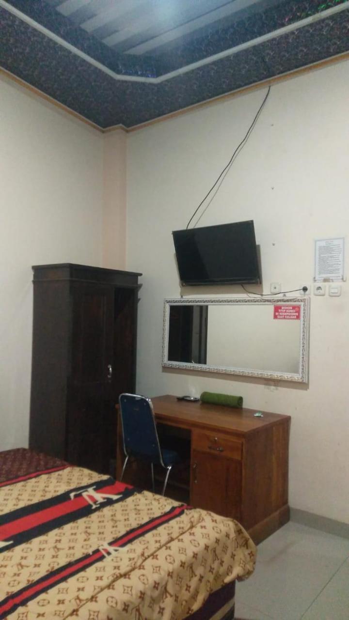 Wisma Reza Palopo Motel Buitenkant foto