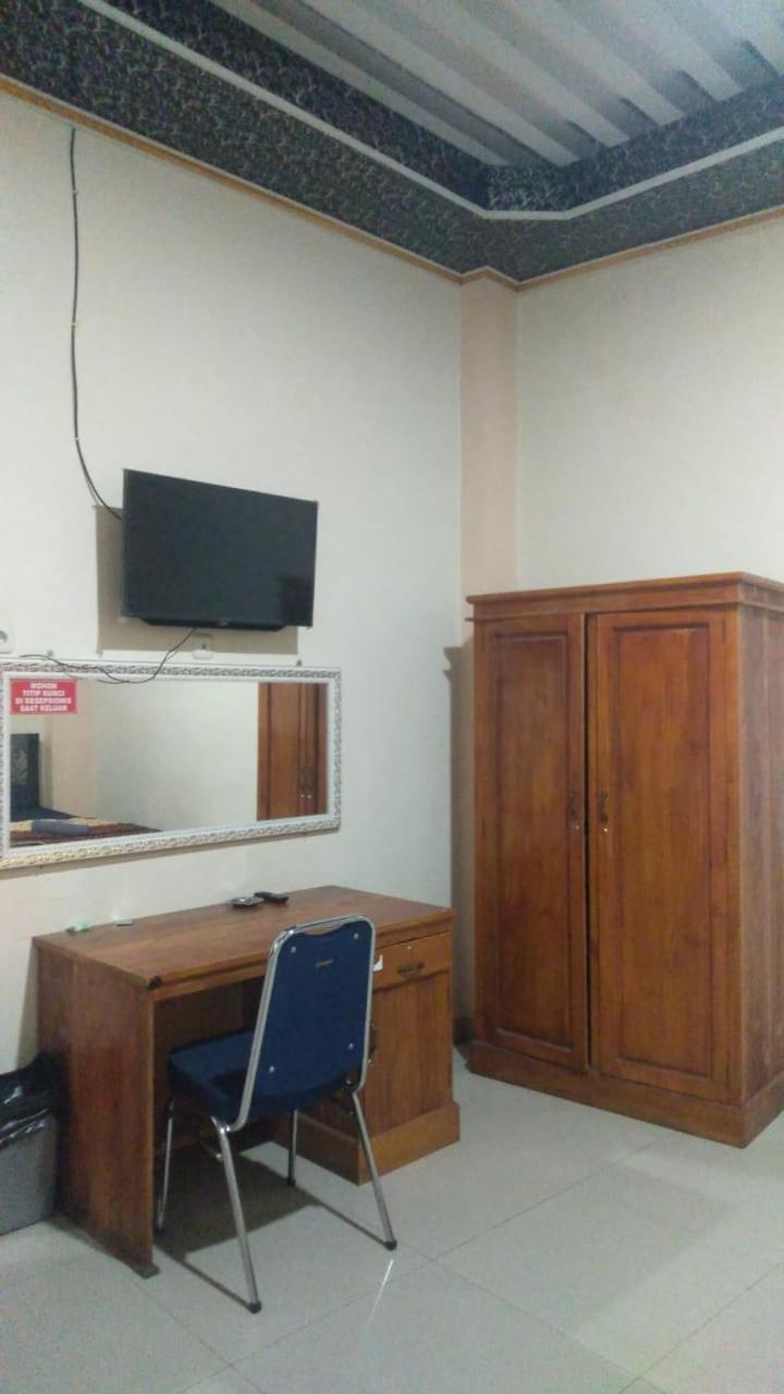 Wisma Reza Palopo Motel Buitenkant foto