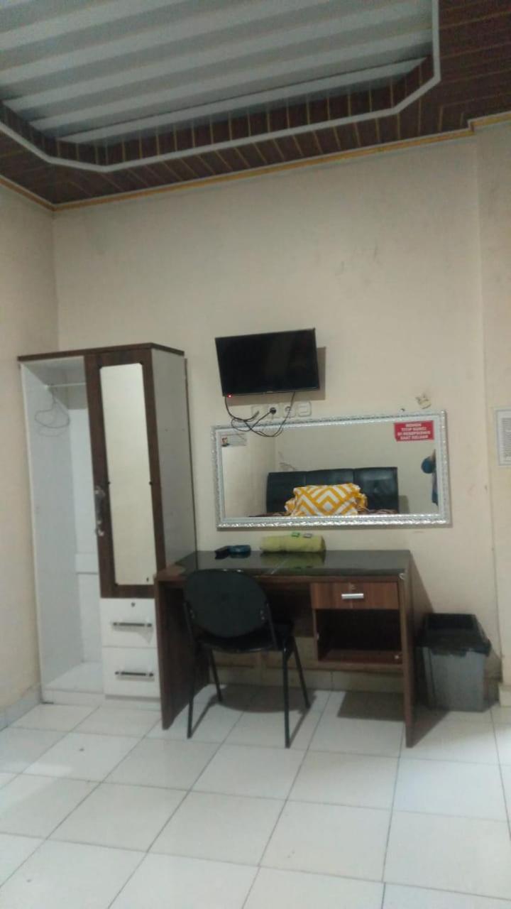 Wisma Reza Palopo Motel Buitenkant foto