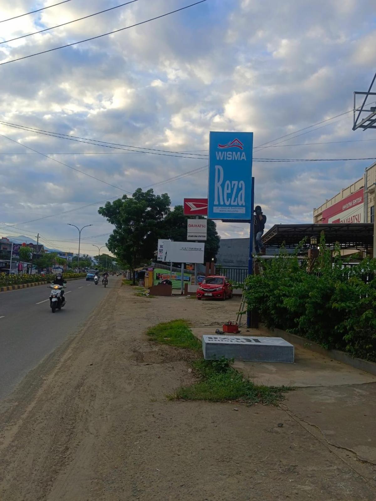 Wisma Reza Palopo Motel Buitenkant foto